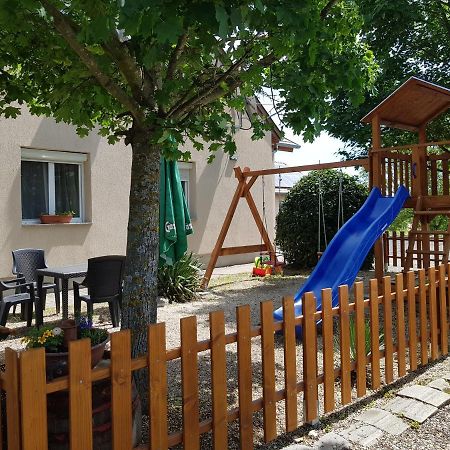 Borostyankert Etterem & Vendeghaz Hotell Sitke Exteriör bild