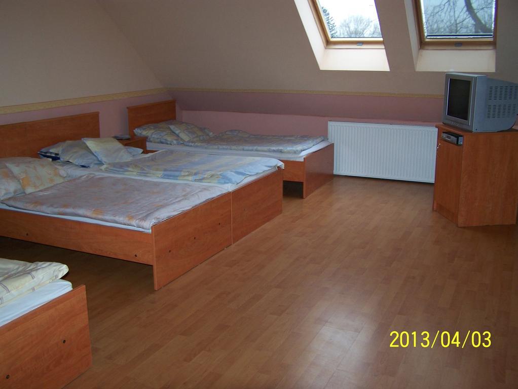 Borostyankert Etterem & Vendeghaz Hotell Sitke Rum bild