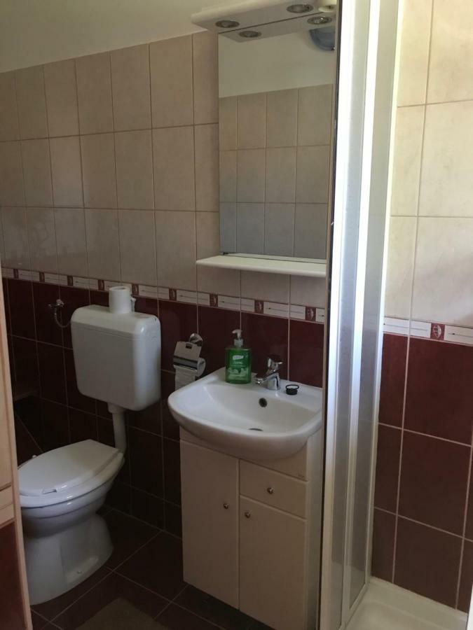 Borostyankert Etterem & Vendeghaz Hotell Sitke Exteriör bild